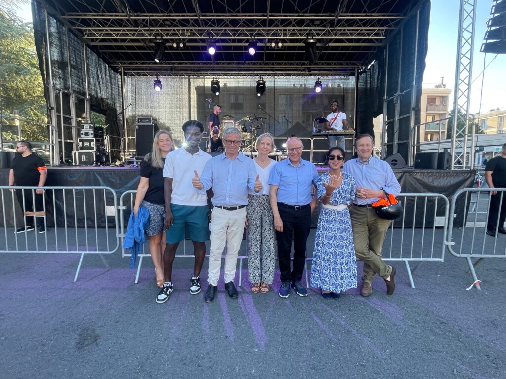 Photo de notre équipe au concert de Bonga